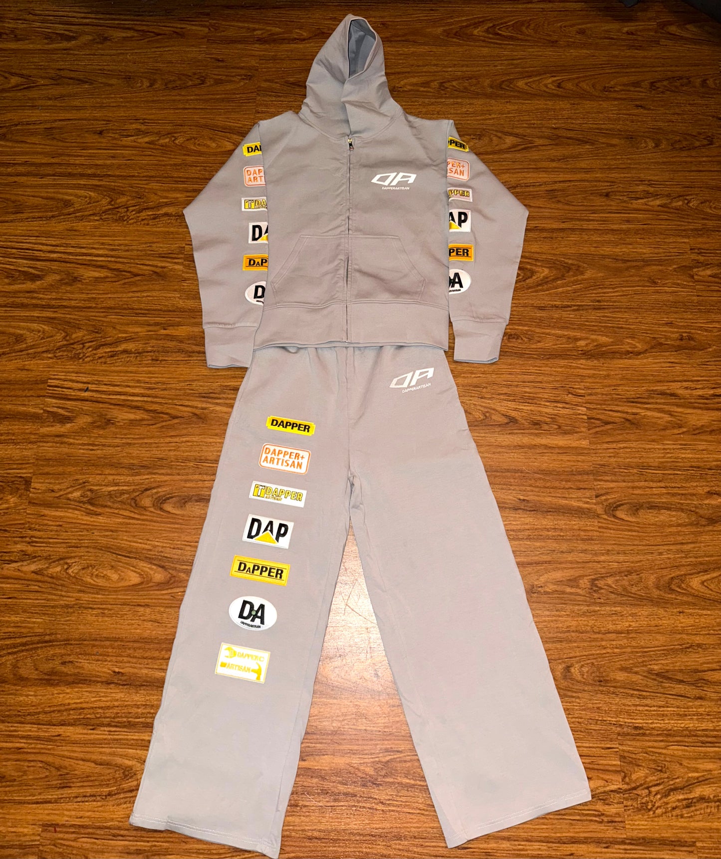 Silver Gray ˈdapər ˈärdəzn Cropped Hoodie