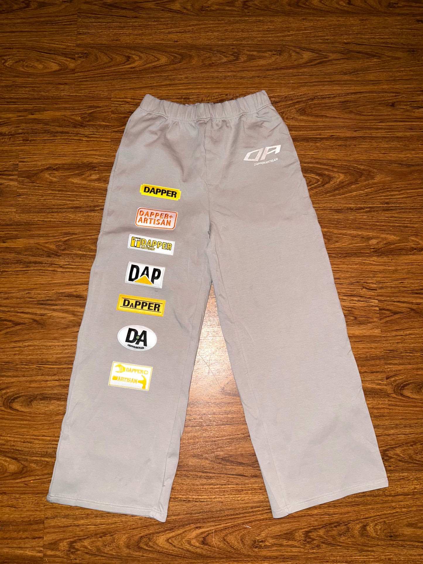 Silver Gray ˈdapər ˈärdəzn Sweatpants